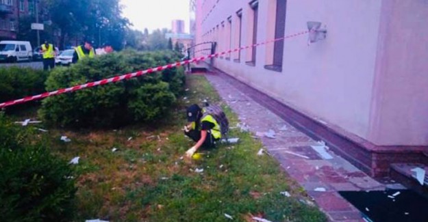 Ukrayna'da Bir TV Kanalına El Bombalı Saldırı 