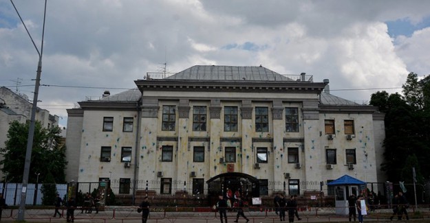 Ukrayna'daki Rus Büyükelçiliği Yakınında Patlama 