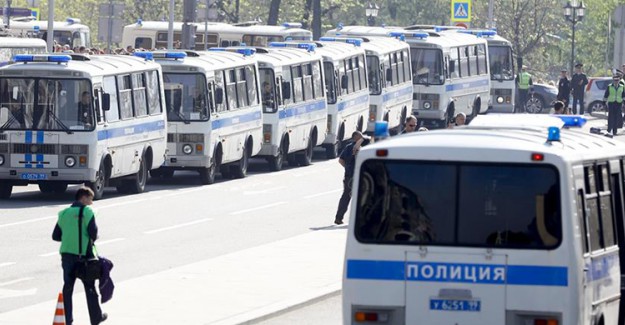 Ukraynalı Denizciler Moskova'ya Tahliye Edildi