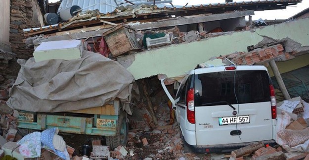Ulaştırma ve Altyapı Bakanı Turhan'dan Deprem Açıklaması