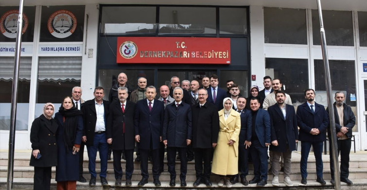 Ulaştırma ve Altyapı Bakanı Uraloğlu, Trabzon Ziyaretinde Vatandaşlarla Buluştu