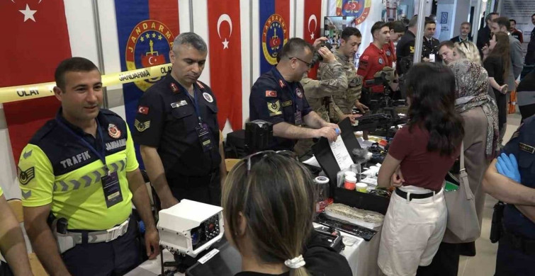 Uludağ Kariyer Fuarı'nda Jandarma Standı İlgi Oynadı