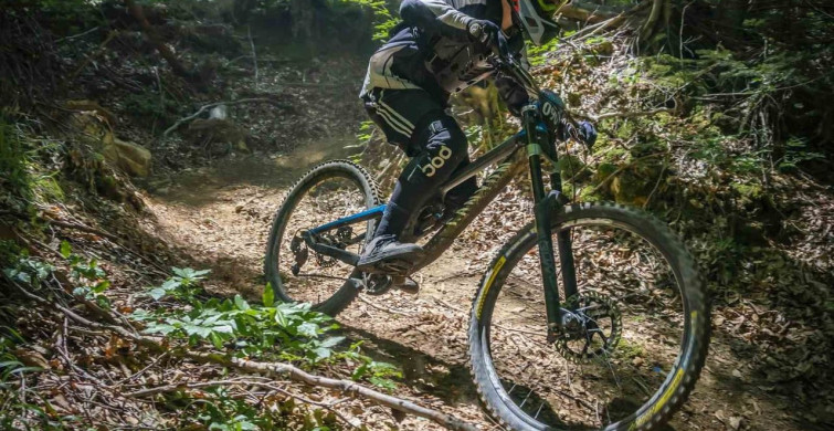 Uludağ'da Adrenalin Dolu Downhill Yarışı