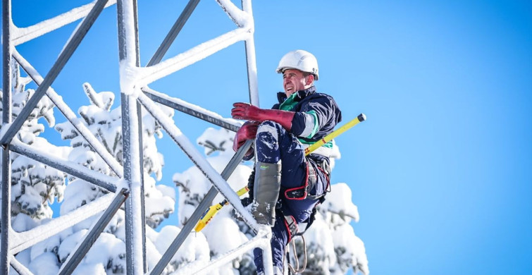 Uludağ'da Elektrik Dağıtım Ekipleri Zorlu Kış Koşullarında Görevde