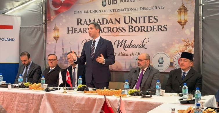 Uluslararası Demokratlar Birliği Polonya'da İftar Programı Düzenledi