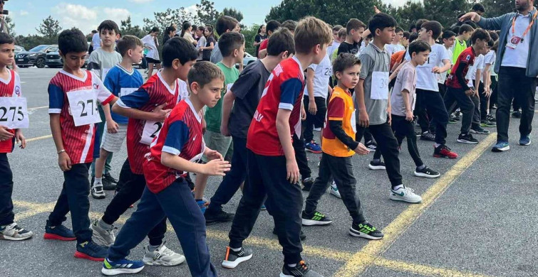Ümraniye'de Genç Sporcular Kros Yarışlarında Ter Döktü