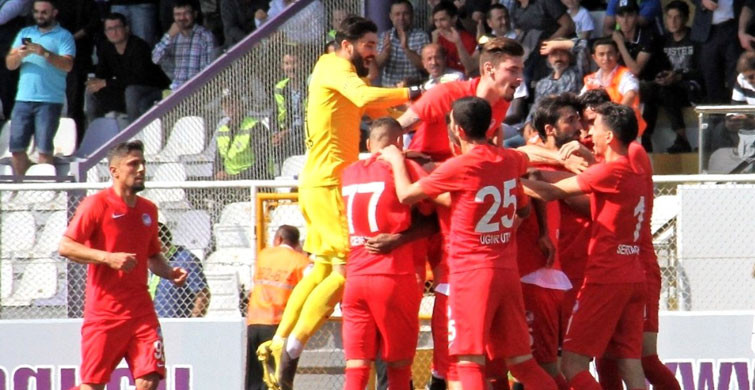 Ümraniyespor 3'te 3