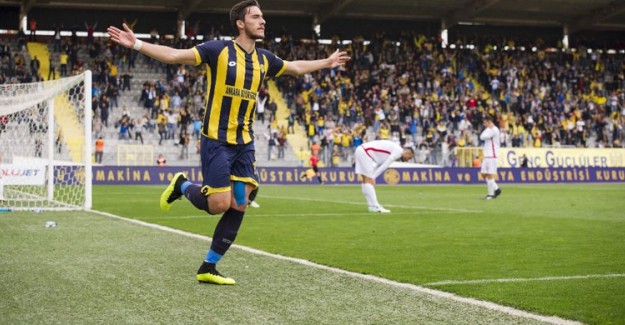 Umut Nayir Kimdir?
