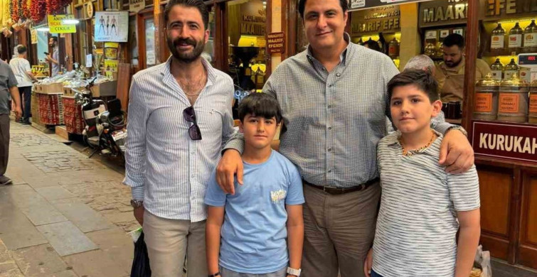 Umut Yılmaz, tarihi elmacı pazarı'nda esnafla buluştu