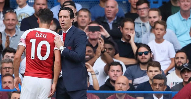 Unai Emery, Mesut Özil İddialarını Yalanladı!