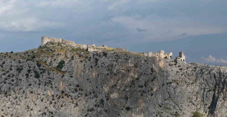 UNESCO listesindeki anavarza antik kenti ziyaretçilerini ağırlıyor