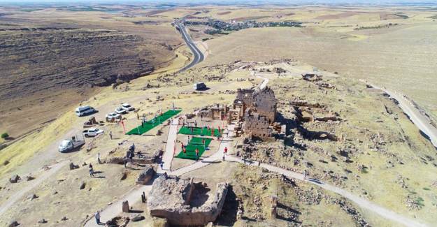 UNESCO Listesindeki Zerzevan Kalesi'nde Turnuva Düzenlendi