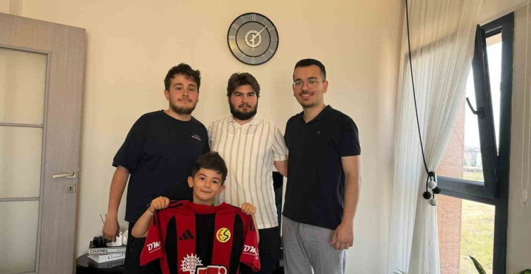 Üni Nefer, Eskişehirspor'un minik kahramanı Hüseyin Buğra'yı ziyaret etti