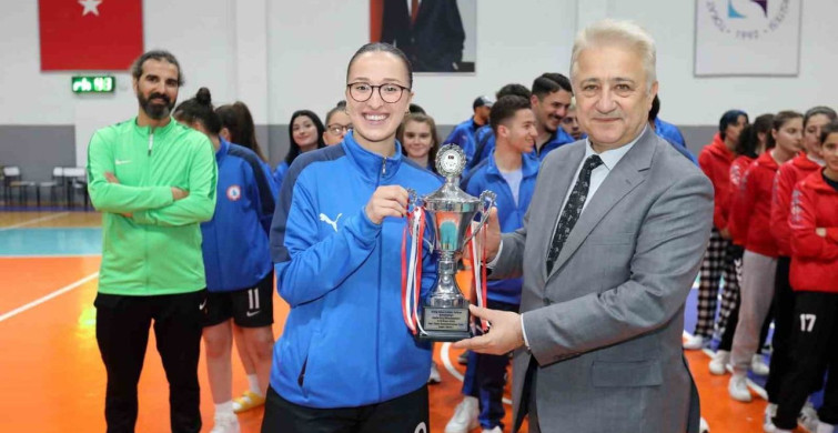 ÜNİLİG'de Kupa Sahipleri Belli Oldu