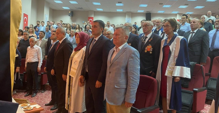 Üniversite hayalini 56 yaşında gerçekleştiren Gülcan Yavuz, mezuniyet coşkusunu yaşadı