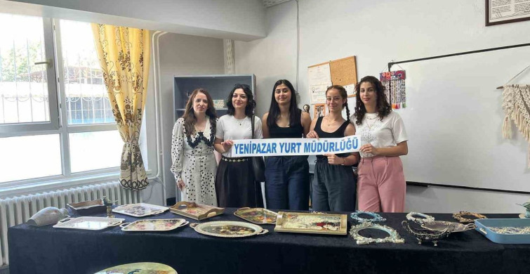 Üniversite Öğrencileri El Emeği Ürünleriyle Sergi Düzenledi
