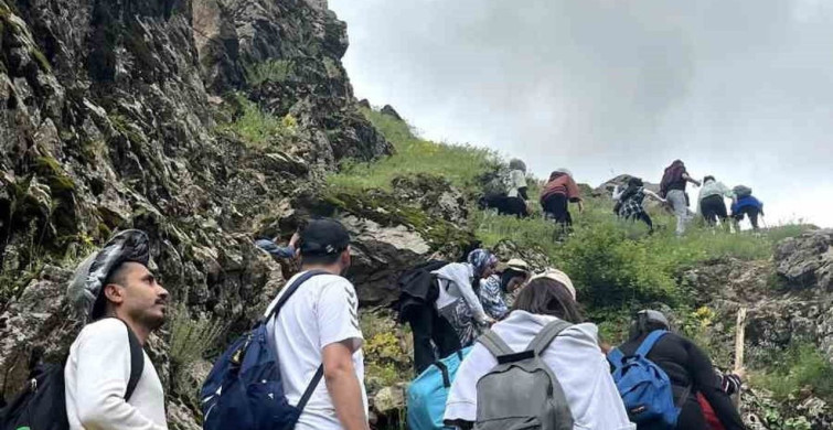 Üniversite Öğrencileri Kızılağaç Kanyonu'nda Doğa Yürüyüşü Gerçekleştirdi