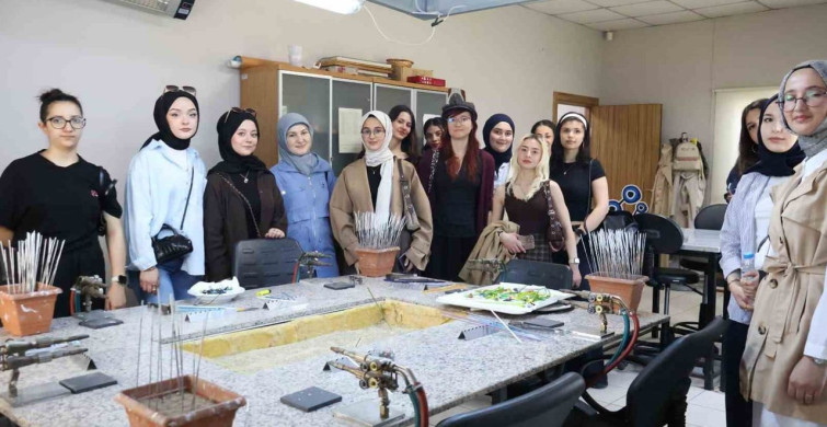 Üniversite Öğrencileri Sosyal Hizmet Eğitimi Aldı