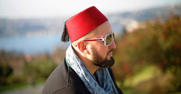 Ünlü İsim Parkta Dilendi, Görenler Gözlerine İnanamadı