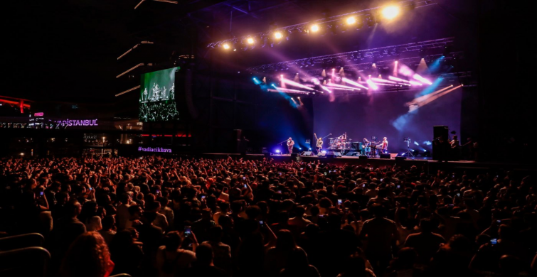 Ünlü isimlerin bayram konserlerinde alacakları ücretler dudak uçuklattı! Paraya para demeyecekler