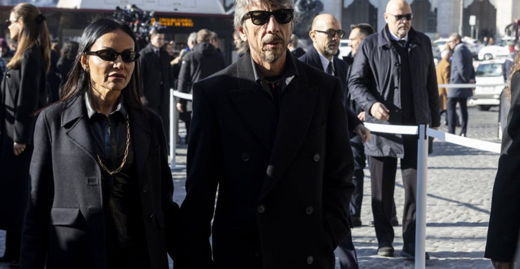 Ünlü İtalyan Modacı Valentino Garavani, Son Yolculuğuna Uğurlandı