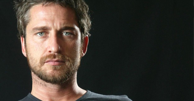 Ünlü Oyuncu Gerard Butler, Yanan Evinin Önünde Selfie Çekti
