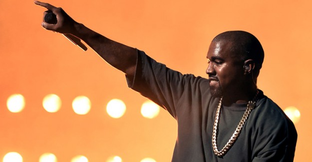 Ünlü Şarkıcı Ağaç İle Rap Yaptı, Herkesi Şaşkına Çevirdi 