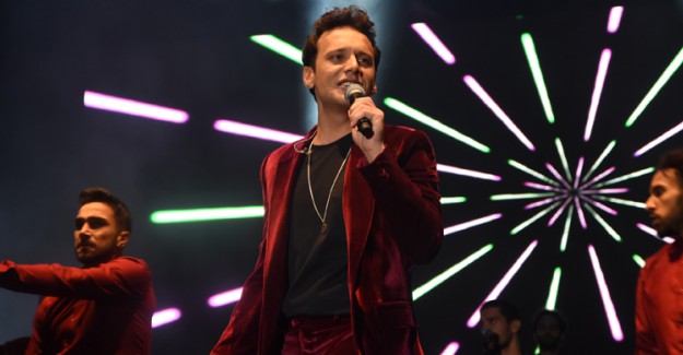 Ünlü Şarkıcı Edis İlk Açıkhava Konserinin Hazırlıklarına Başladı