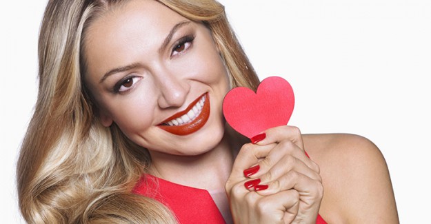 Ünlü Şarkıcı Hadise'nin Elbisesinin Fiyatı Dudak Uçuklattı!