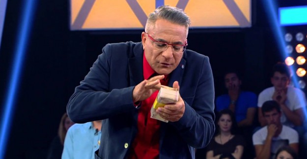 Ünlü Sunucu Mehmet Ali Erbil Sarışın Güzelle Görüntülendi