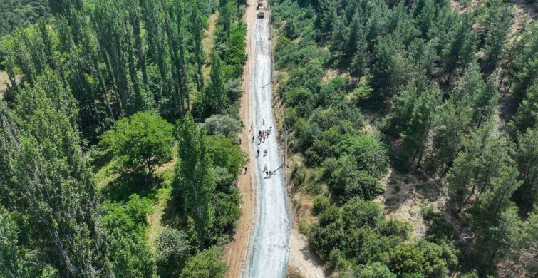 Uşak Belediyesi, Değirmendere Caddesi'nde yol yenileme çalışmalarına devam ediyor