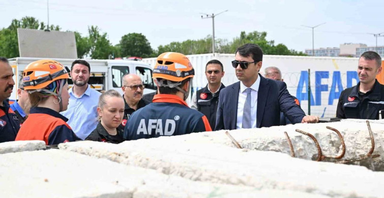 Uşak Valisi Kartal, AFAD'ı Ziyaret Etti
