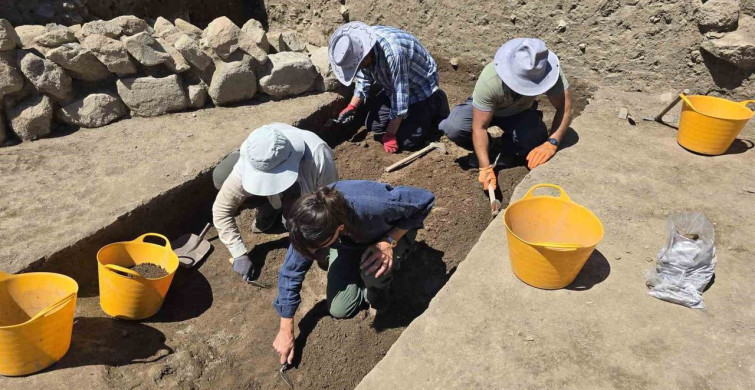 Uşaklı Höyük'teki kazılarda eski çağlara ait ritüel alanları araştırılıyor