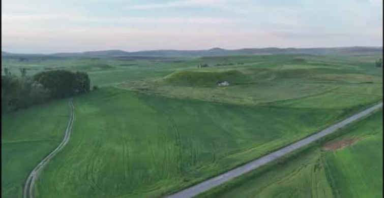 Uşaklı Höyük'teki kazılarda eski çağlara ait ritüel alanları araştırılıyor