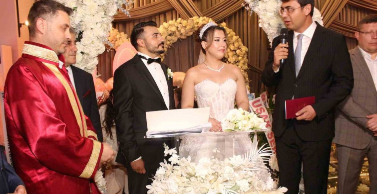 Uşak’ta 15 Şahitli Görkemli Nikah Töreni