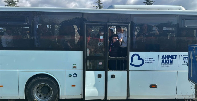 Uşak’ta Balıkesirspor Taraftarlarına Taşlı Saldırı