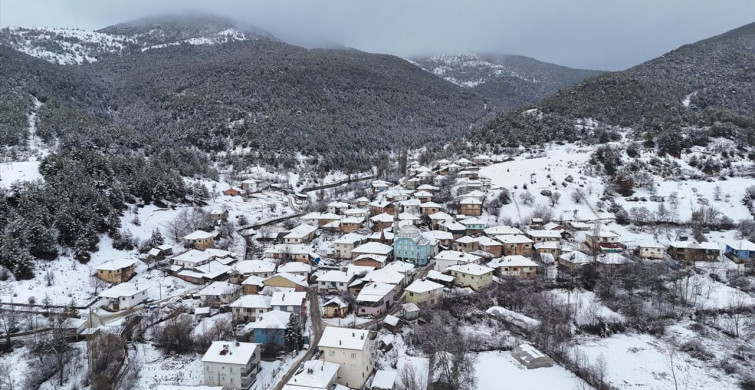 Uşak'ta Kar Yağışı Hayatı Etkiledi