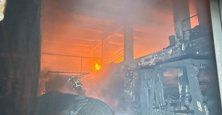 Uşak'ta Plastik Poşet Fabrikasında Yangın