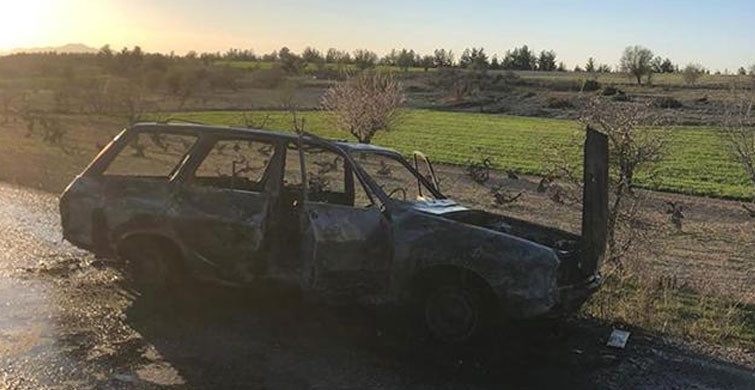 Uşak’ta Seyir Halindeki Otomobil Yanarak Küle Döndü