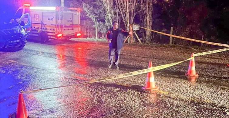 Uşak'ta Şiddetli Yağış Yol Çökmesine Neden Oldu