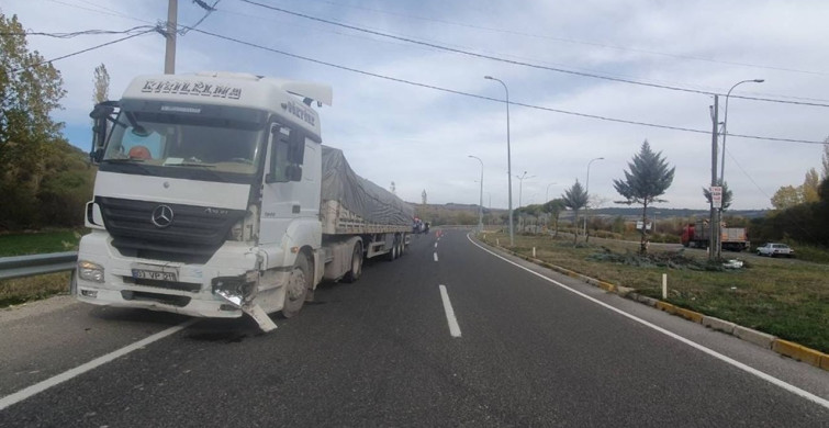 Uşak'ta Tır ile Otomobilin Kaza Yapması Sonucu 1 Yaralı