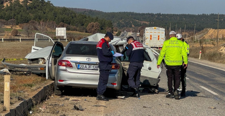 Uşak'ta Trafik Kazası: Yaşlı Çift Hayatını Kaybetti