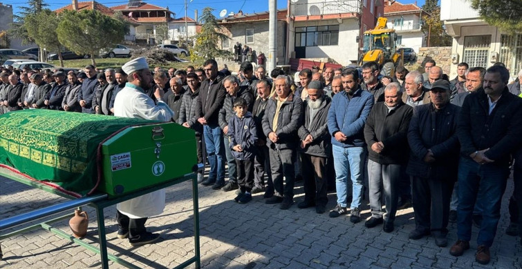 Uşak'ta Trafik Kazasında Hayatını Kaybeden Çift Toprağa Verildi