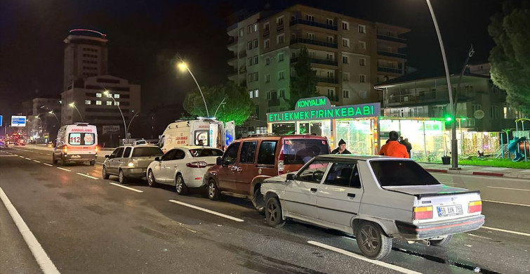 Uşak'ta Zincirleme Trafik Kazası: 6 Yaralı