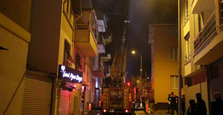 Uşak'taki Çatı Yangını Hasara Sebep Oldu