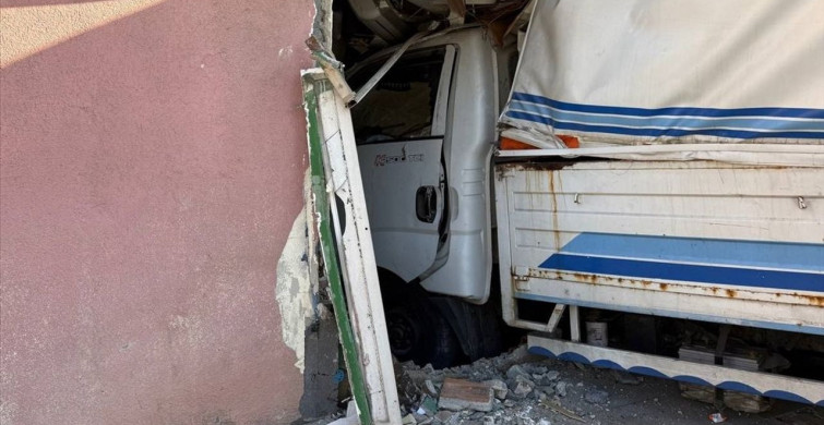 Üsküdar'da Kamyonet Kazası