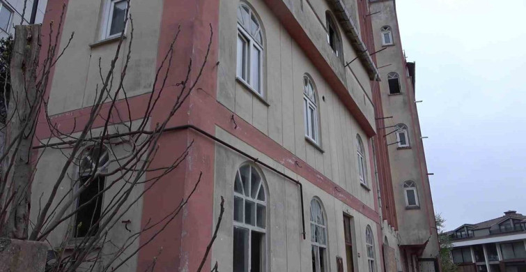 Üsküdar'da Metruk Bina ve Uyuşturucu Korkusu