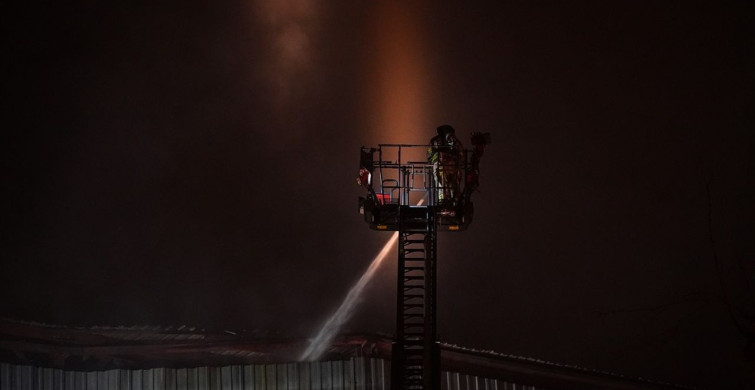 Üsküdar'da Metruk Binada Yangın Çıktı