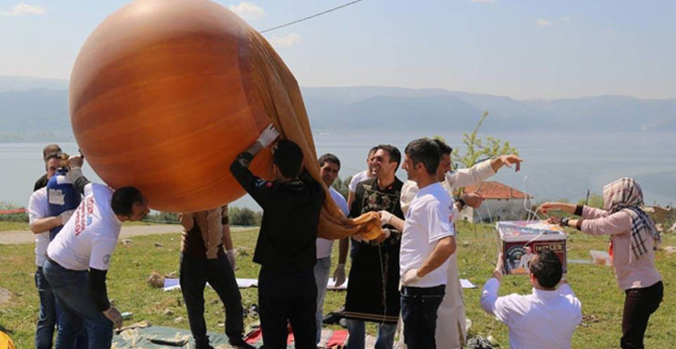 Uzaya Önce Börek Gönderdi Şimdi Kendisi Gitmek İstiyor