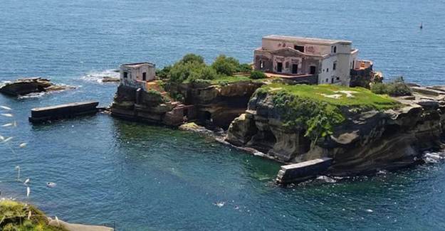 Üzerinde Yaşamak İsteyenlerin Hayatını Karartan Napoli'deki Lanetli Gaiola Adası